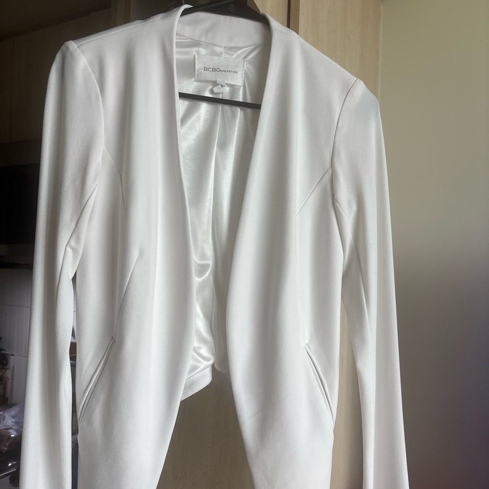 BCBGeneration White Open-Front Cropped Blazer